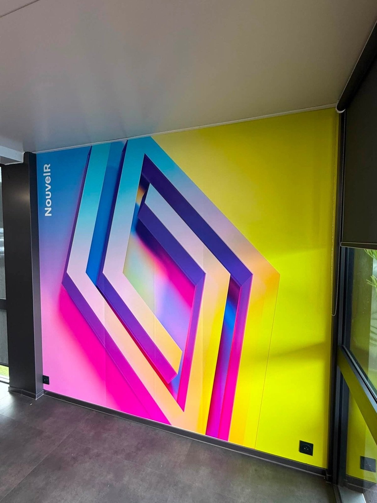 Décor mural Renault réalisé par DY'Sign