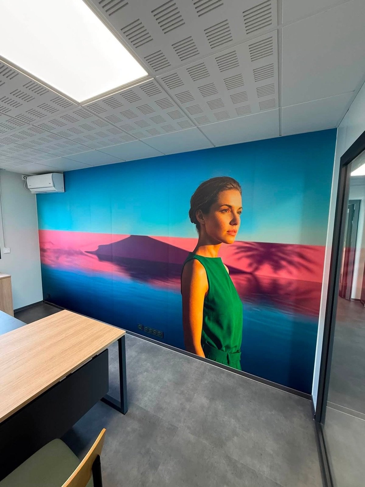 Fresque murale coucher de soleil dans un bureau Renault